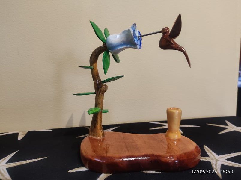 Colibrí and Blue Flower - Wood artisanal sculpture