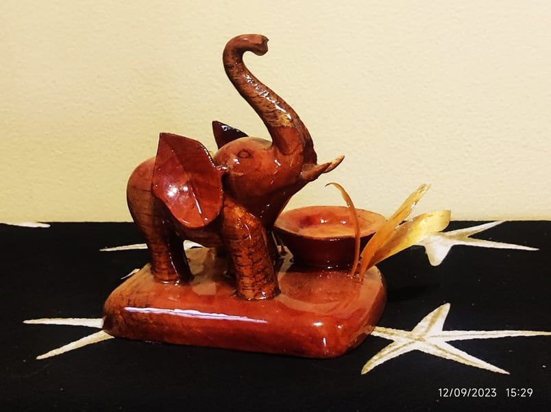 Elephant in wood - Decorative Artisanal Sculpture with bowl